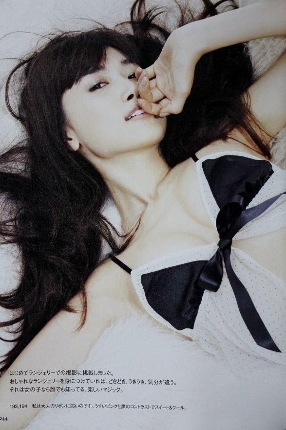 妖艶下着 ヨンア神秘フルヌード撮影裏話 写真集 ゴー ゴー ヨンア のセクシーランジェリー画像公開 紳助がはまった韓国人モデル グラドル 女優 モデル達の過激でセクシーな画像