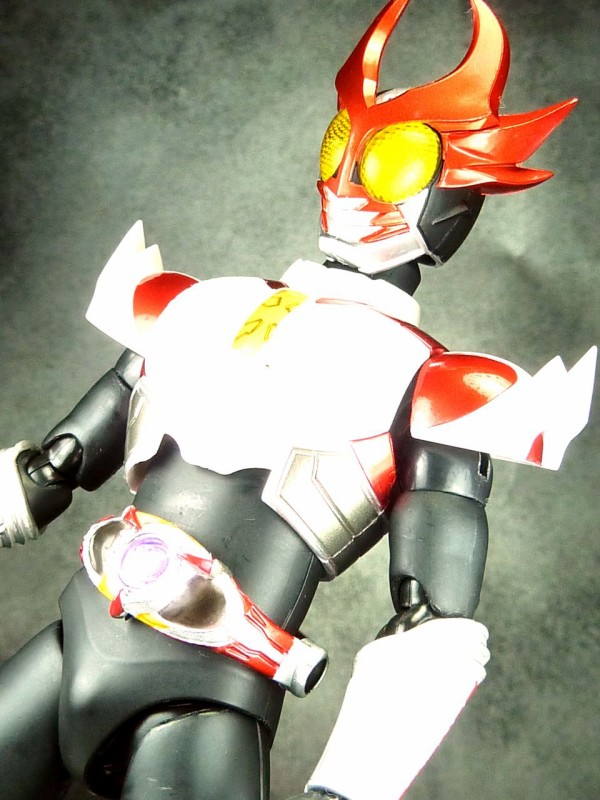S.H.フィギュアーツ 仮面ライダーアギト シャイニングフォーム