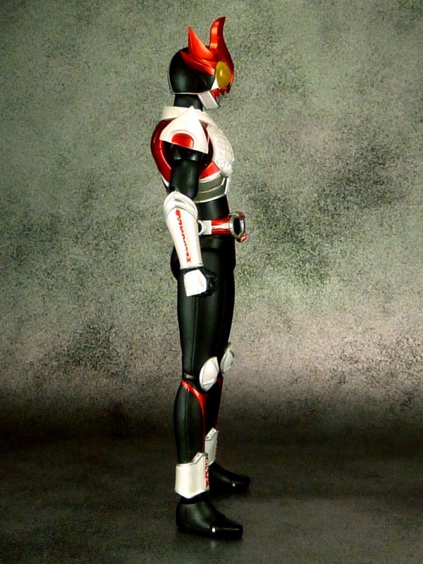 【新品同様】 S.H.フィギュアーツ 仮面ライダー アギト シャイニングフォーム 楽天市場】【中古】S.H.フィギュアーツ 仮面ライダーアギト