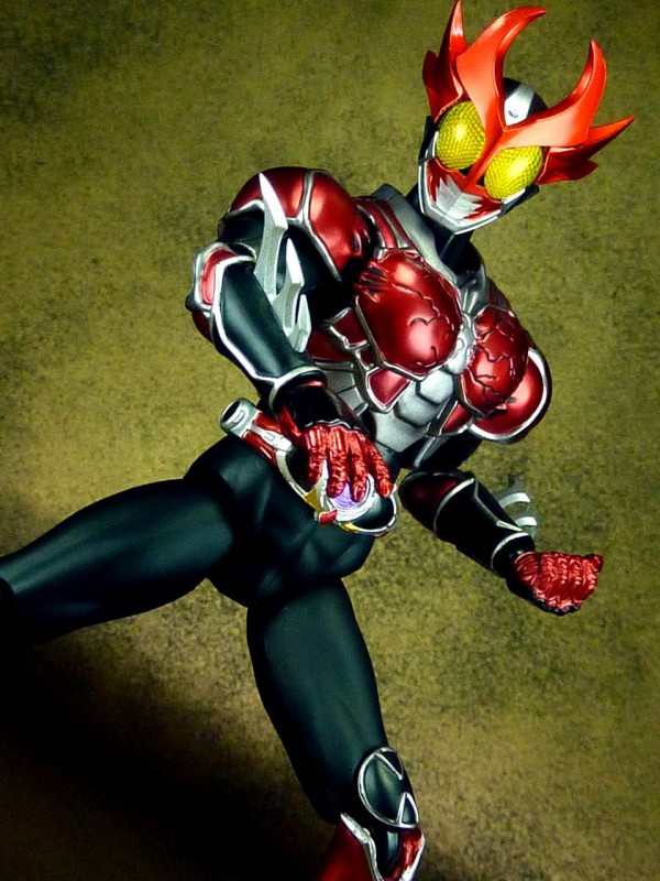 フィギュアーツ　仮面ライダーアギト　バーニングフォーム 2-6.jpg