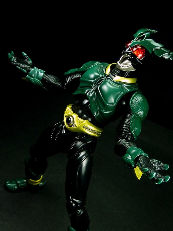 S.H.フィギュアーツ 仮面ライダーギルス レビュー : グレスケ