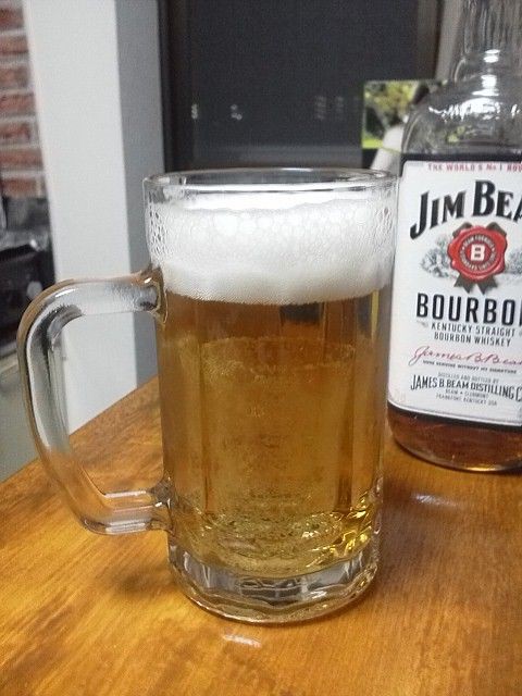 暑い日の爽快ビールカクテル カウンターの向こう側