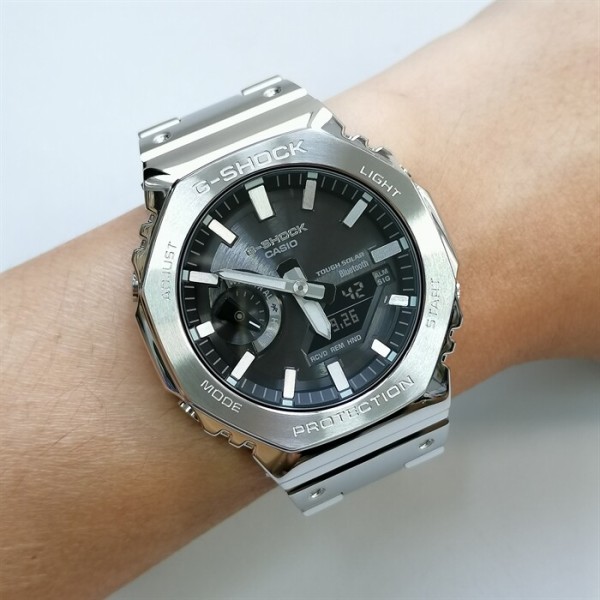 10月登場のフルメタルカシオーク新色「GM-B2100SD-1AJF」を確認！針