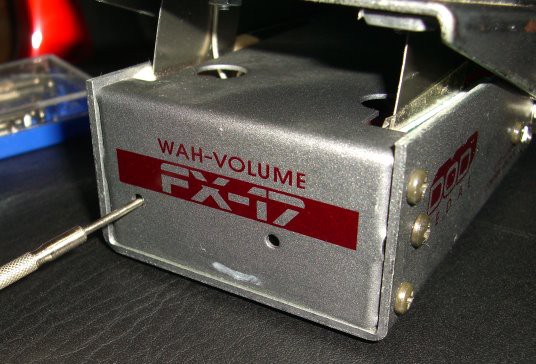 DOD fx-17 ワウペダル Ground Control V4 (pimping a DOD FX17) - YouTube
