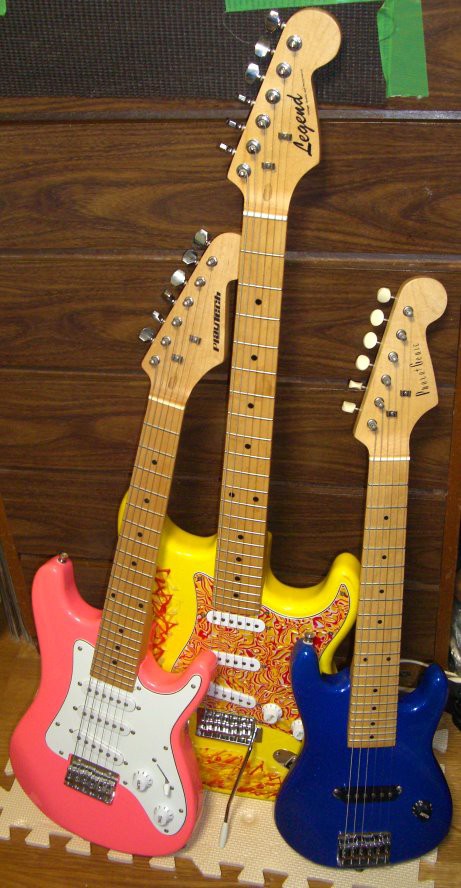 こんな見た目が可愛らしいギターってそうは無い Playtech