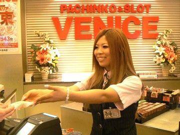 ベニス奈良店 かわいい店員がいるパチンコ店