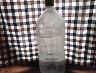 スーパー猛暑対策 2 2リットルのペットボトルで氷柱を作って抱く 90歳の自分との対話