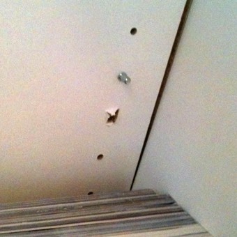 Ikea本棚の耐久性 Hyena Said