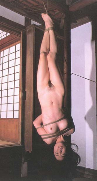全裸逆さ吊り拷問 逆さ吊り画像ギャラリー | 逆さ吊りの美学