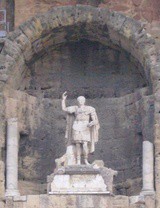 ルビコン川を渡る カエサルの系譜 La Genealogia Di Cesare ルビコン川を渡る カエサルの系譜 La Genealogia Di Cesare