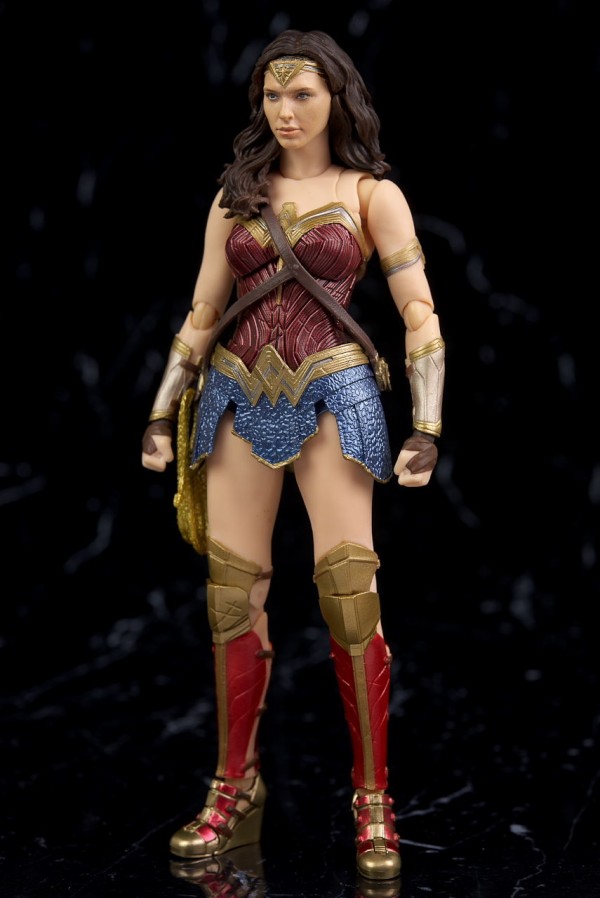 S.H.フィギュアーツ ワンダーウーマン (JUSTICE LEAGUE) レビュー : は 