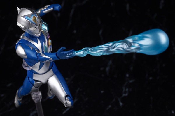 フィギュアーツ　ウルトラマン　デッカー　ミラクルタイプ sddefault.jpg