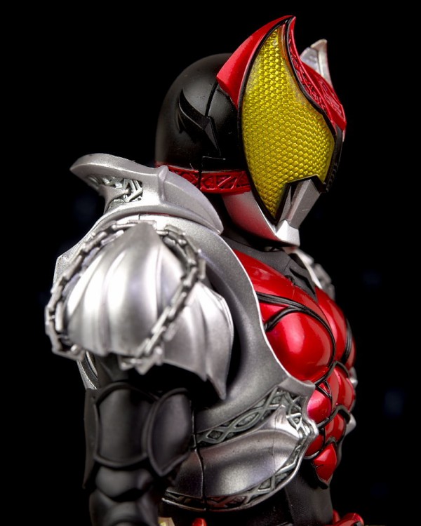 S.H.フィギュアーツ 仮面ライダーキバ キバフォーム(真骨彫製法