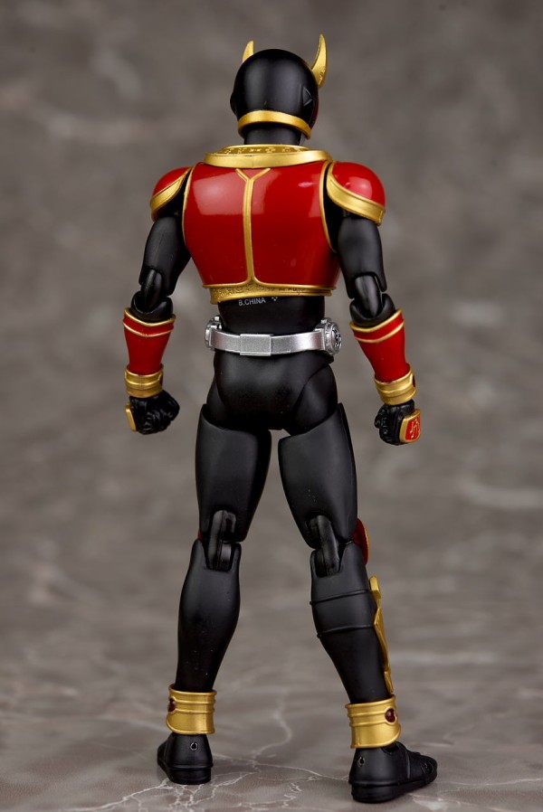 仮面ライダークウガ　ライジングマイティフォーム　海外製　真骨彫風 Amazon.co.jp: TAMASHII NATIONS S.H.Figuarts(真骨彫製法) 仮面