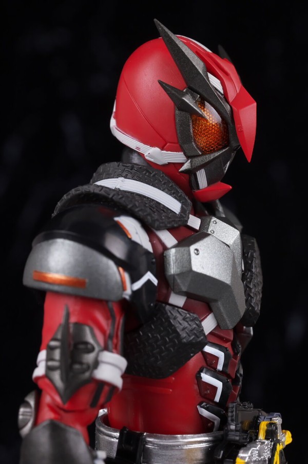 S.H.フィギュアーツ 仮面ライダー雷 レビュー : はっちゃか