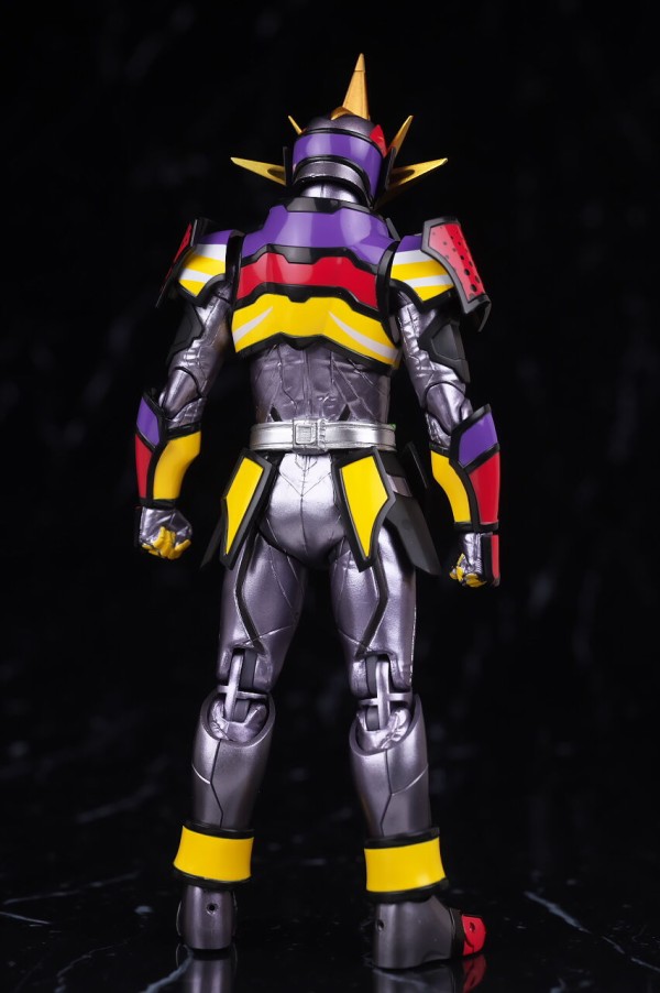 s.hフィギュアーツ　仮面ライダーカリバー　仮面ライダー最光 SHフィギュアーツ 仮面ライダー最光 金の武器 銀の武器