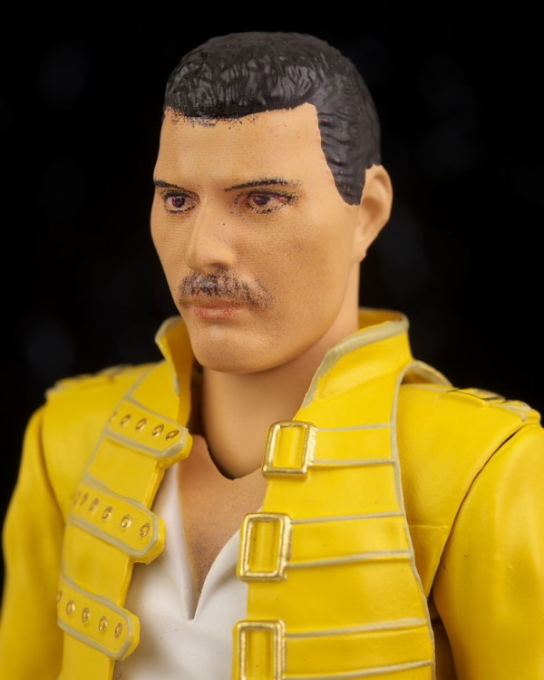 S.H.フィギュアーツ　フレディ・マーキュリー Amazon.co.jp: TAMASHII NATIONS S.H.フィギュアーツ フレディ
