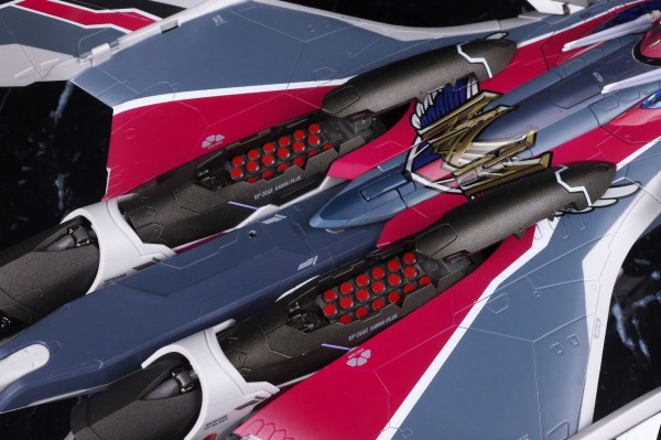 未開封 DX超合金 VF-31AX カイロスプラス（ミラージュ・ジーナス機） 劇場版マクロスΔ絶対LIVE!!!!!!」VF-31AX カイロスプラス