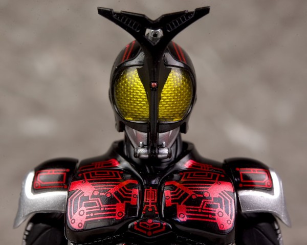 S.H.フィギュアーツ （真骨彫製法） 仮面ライダーダークカブト