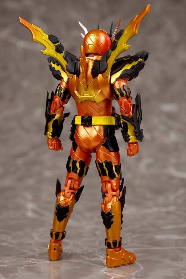 仮面ライダークローズマグマ　フィギュアーツ Amazon.co.jp: BANDAI S.H.Figuarts 仮面ライダークローズマグマ