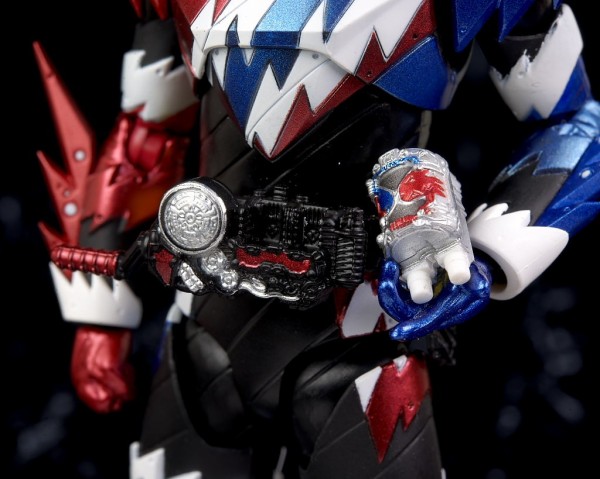 S.H.フィギュアーツ 仮面ライダービルド ラビットタンクスパークリングフォーム S.H.Figuarts 仮面ライダービルド ラビットタンクスパークリング