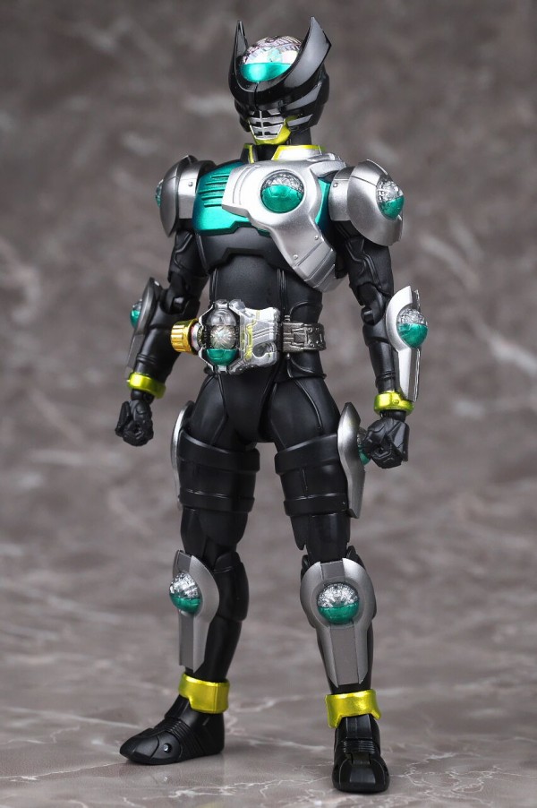 真骨彫製法　フィギュアーツ 仮面ライダーバース　フィギュア Amazon.co.jp: バンダイ(BANDAI) S.H.Figuarts（真骨彫製法