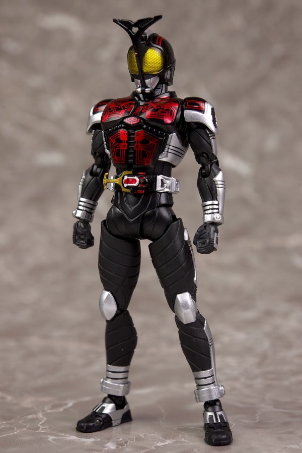 S.H.フィギュアーツ （真骨彫製法） 仮面ライダーダークカブト