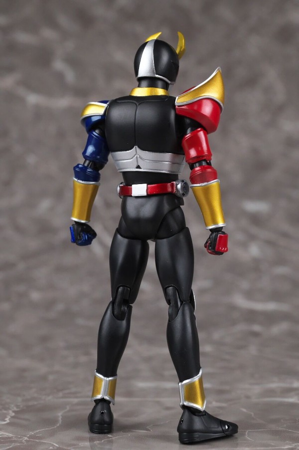 S.H. フィギュアーツ 真骨彫製法 仮面ライダーアギト トリニティフォーム Amazon.co.jp: S.H.Figuarts（真骨彫製法） 仮面ライダーアギト