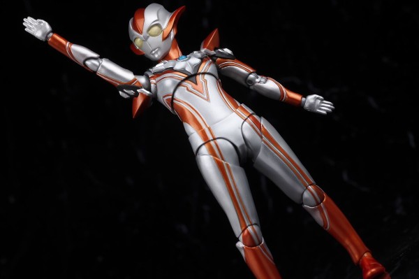 S.H.Figuarts】ウルトラウーマングリージョ 浮かせ