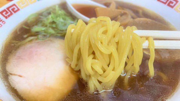 値段が昭和】函館 老舗 味の宝旬のワンコインな醤油ラーメンで