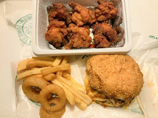 単品なのにセットな函館スノーバーガー＆定番チキン】函館 ラッキー
