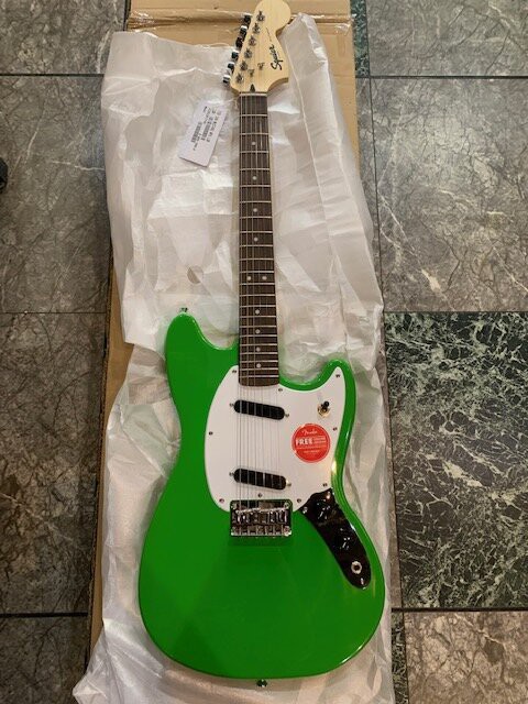 Fender SQUIER SONIC MUSTANG LIME GREENが入荷しました！ : 音の博信
