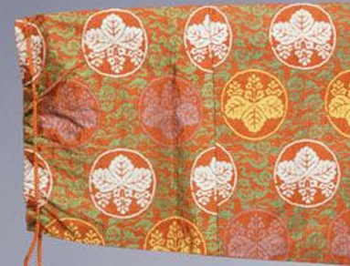 桐紋 - 丸に五三の桐と五七の桐 : 着物のよろず 針箱