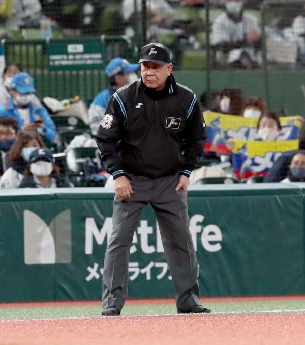 美品 支給 プロ野球 牧田匡平 NPB ブルゾン ユニフォーム 審判 アンパイア プロ野球） 2020年シーズン 表彰審判員 決まる : 野球場へ行こう