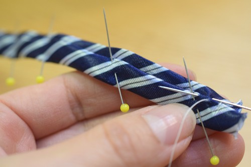 100均ネクタイが制服リボンに大変身 Eastboy風スクールリボンの作り方を紹介します Happy Go Lucky 心地いい暮らしのコツ Powered By ライブドアブログ