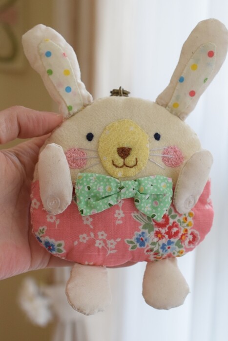 ハンドメイド　リバティ　パッチワークポーチ　うさぎ パッチワークキルト リバティ ポーチ うさぎ | iichi 日々の