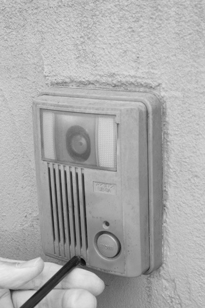 テレビドアホンの玄関カメラを設置 シーリング コーキング もしてみました 屋外編 Happy Go Lucky 心地いい暮らしのコツ Powered By ライブドアブログ