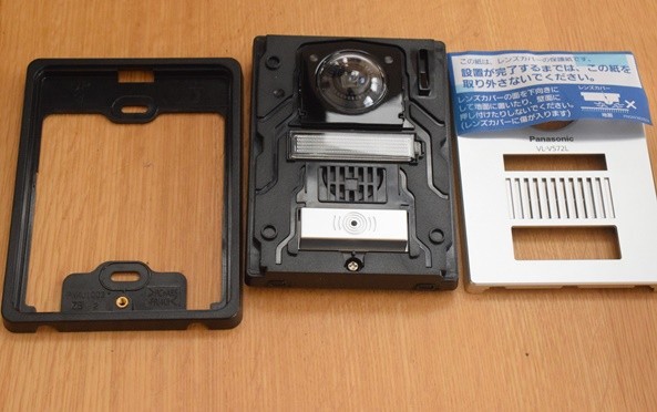 テレビドアホンの玄関カメラを設置 シーリング コーキング もしてみました 屋外編 Happy Go Lucky 心地いい暮らしのコツ Powered By ライブドアブログ