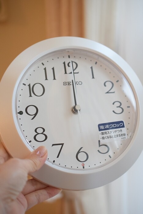 娘の部屋】掛け時計を新しく♬シンプルで小さなSEIKO電波時計「KX241W