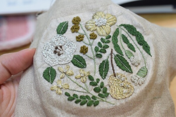 ハンドメイド刺繍 鳥の楽園.春のリース.洋梨と花 【公式通販】