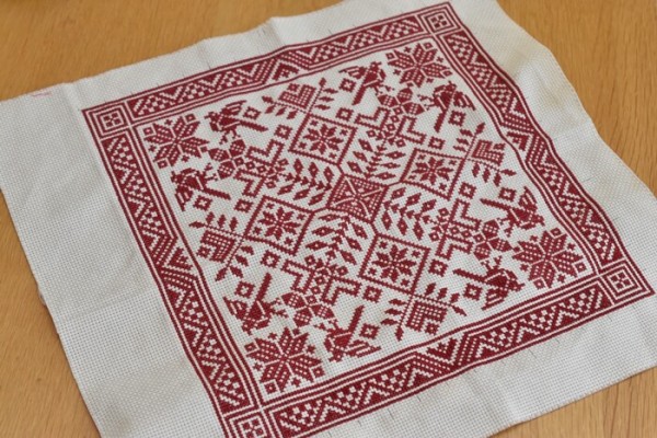 クロスステッチ完成と飾り方】おうち時間を癒しに♪無心で楽しむ刺繍と