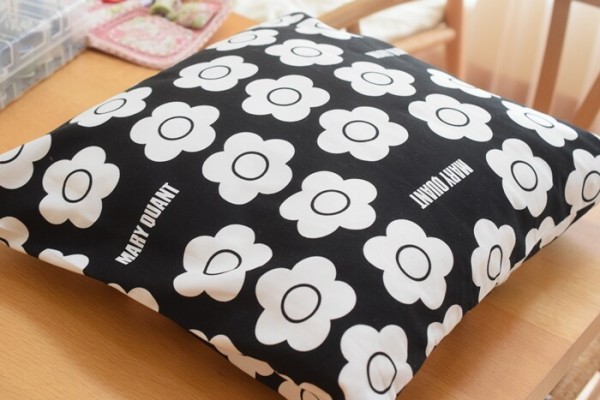 MARY QUANT ネックピロー 低反発クッション 巾着付 | マリー
