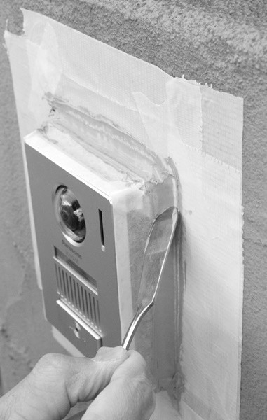 テレビドアホンの玄関カメラを設置 シーリング コーキング もしてみました 屋外編 Happy Go Lucky 心地いい暮らしのコツ Powered By ライブドアブログ