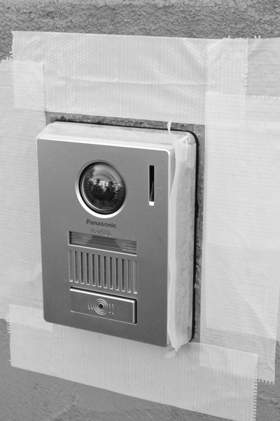 テレビドアホンの玄関カメラを設置 シーリング コーキング もしてみました 屋外編 Happy Go Lucky 心地いい暮らしのコツ Powered By ライブドアブログ