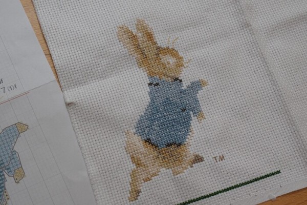 ピーターラビット 刺繍 　ニードルポイント　刺繍　額縁　ビンテージ ピーターラビット 刺繍 ニードルポイント 刺繍 額縁 ビンテージ