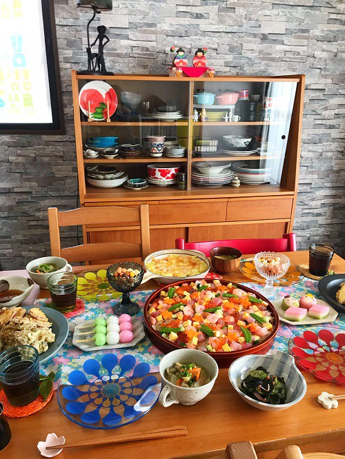 カラフルな器とおひなまつりパーティーの食卓 Hanahana Smile Life Powered By ライブドアブログ
