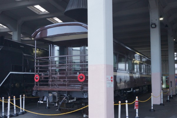 京都鉄道博物館で展示中の展望車「マイテ49」をみる（2022.8.2） : 阪和線の沿線から