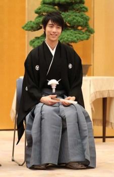 2018.7.3 スポーツニッポン12版 羽生結弦選手 国民栄誉賞 袴 羽生結弦選手が紋付袴姿で国民栄誉賞授与式に登場！賞賛の声や