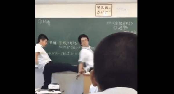胸糞注意 福岡 博多高校で 暴行動画 流出 大炎上 生徒が教師を蹴りつけ クラスは 爆笑 修羅の国 ハッピー速報 まとめ