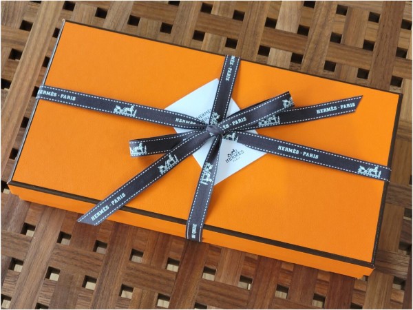 エルメスハンギングシステム 額装よりも便利!おうち時間にエルメスのエスプリ溢れるカレ ハンギング